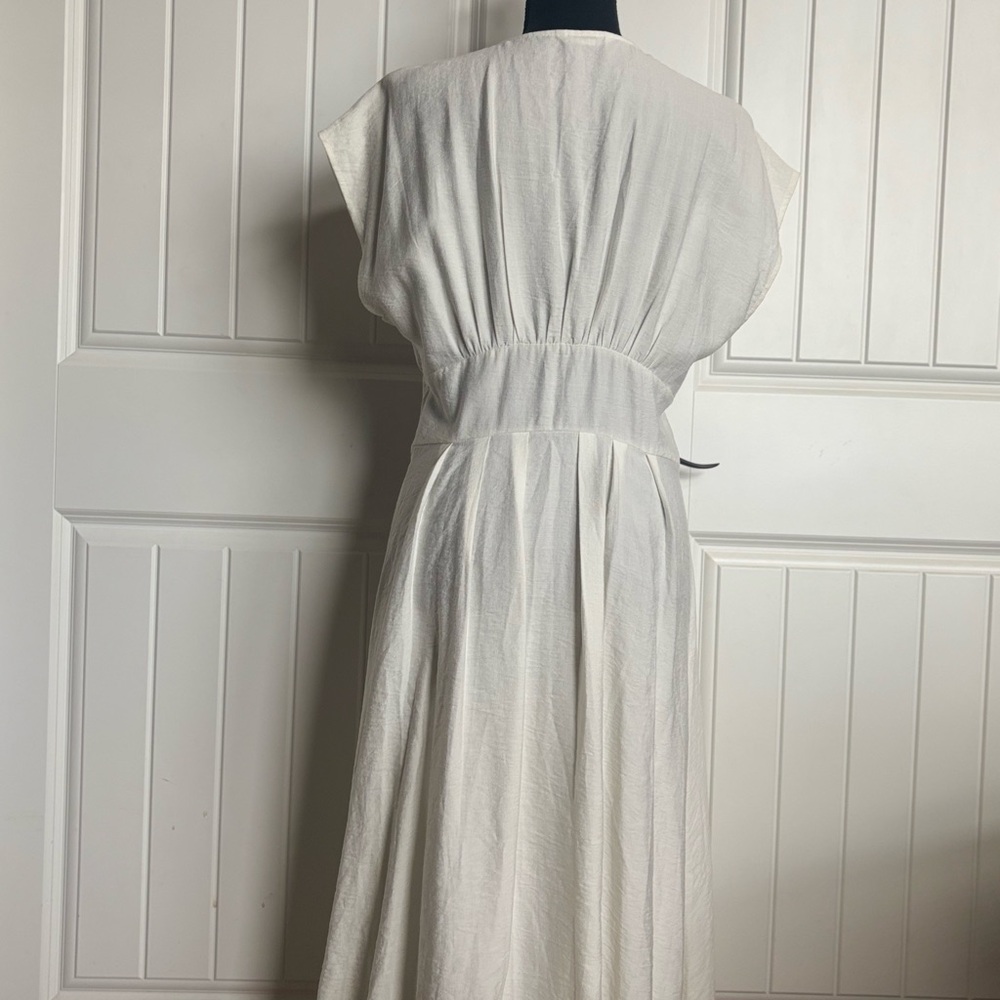 Elegant White Button-Down Midi Dress - Picture 5 of 6